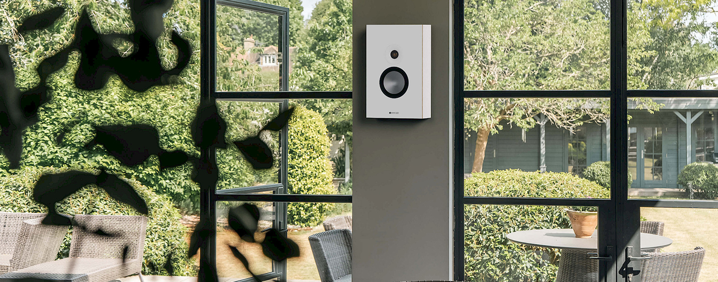 bronze-on-wall-7g.2000x0